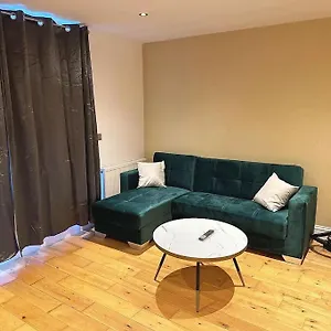 1 Bed Flat Near Apartment