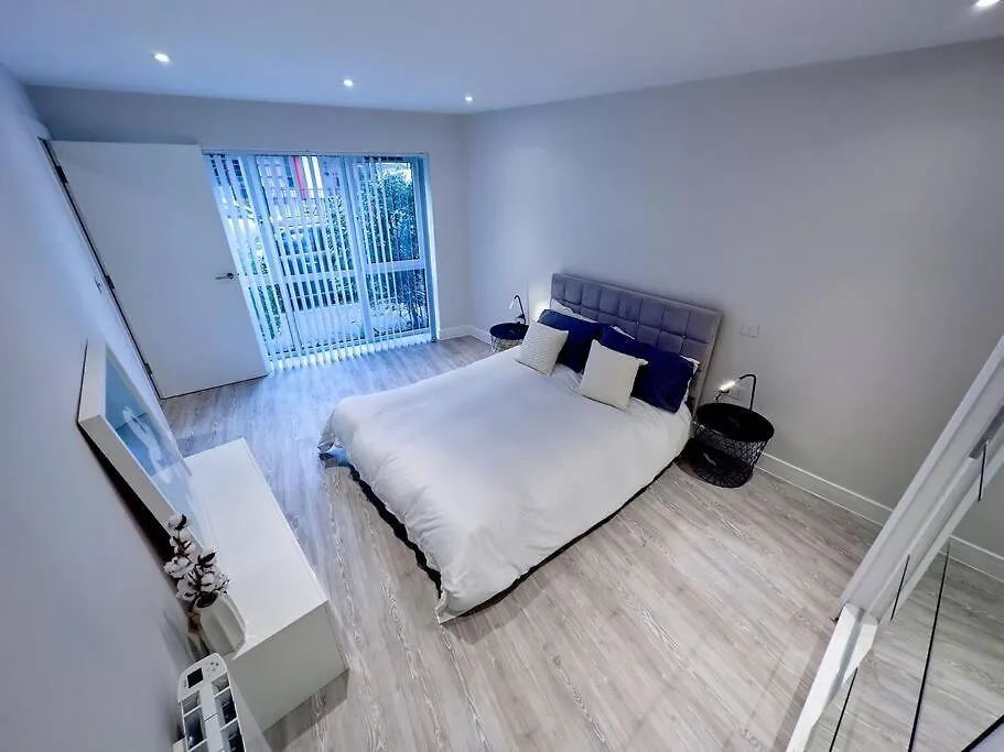 Gorgeous Apartment, 5 Mins From Canada Water, Not Lewisham As Listed! London