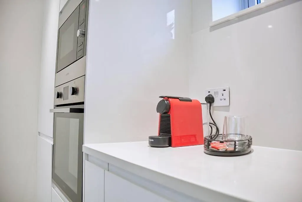 Gorgeous Apartment, 5 Mins From Canada Water, Not Lewisham As Listed! London Apartment