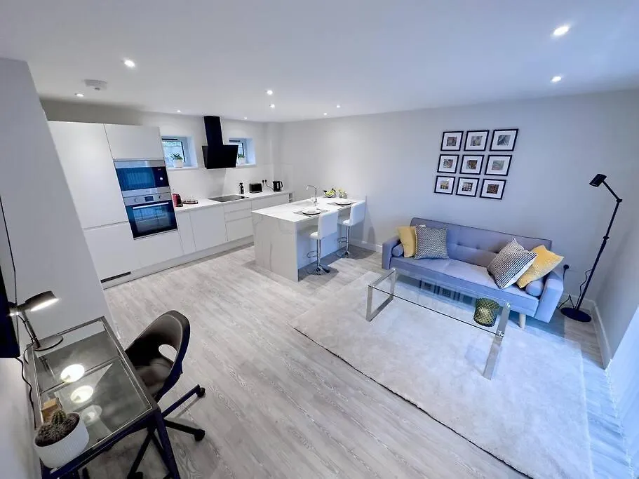 Gorgeous Apartment, 5 Mins From Canada Water, Not Lewisham As Listed! contacts