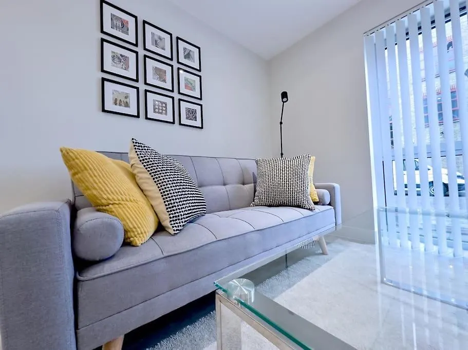 Gorgeous Apartment, 5 Mins From Canada Water, Not Lewisham As Listed! London